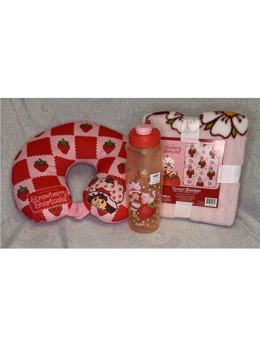 Strawberry Shortcake Travel Set – Neck Pillow, Bottle & Blanket